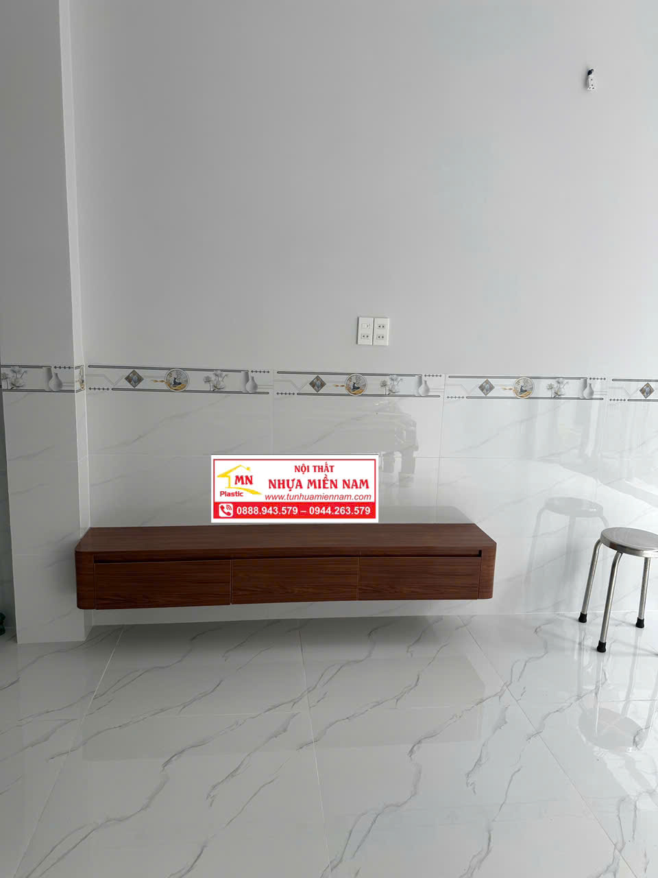 KỆ TIVI TREO TƯỜNG NHỰA CỨNG ECOPLAST CAO CẤP TVEC59