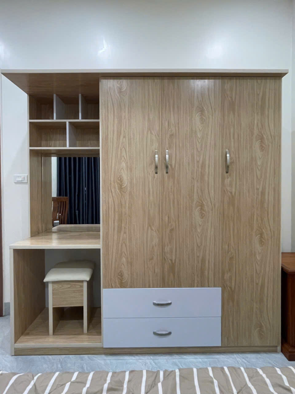 TỦ ÁO LIỀN BÀN TRANG ĐIỂM NHỰA CHIN HUEI TNL428